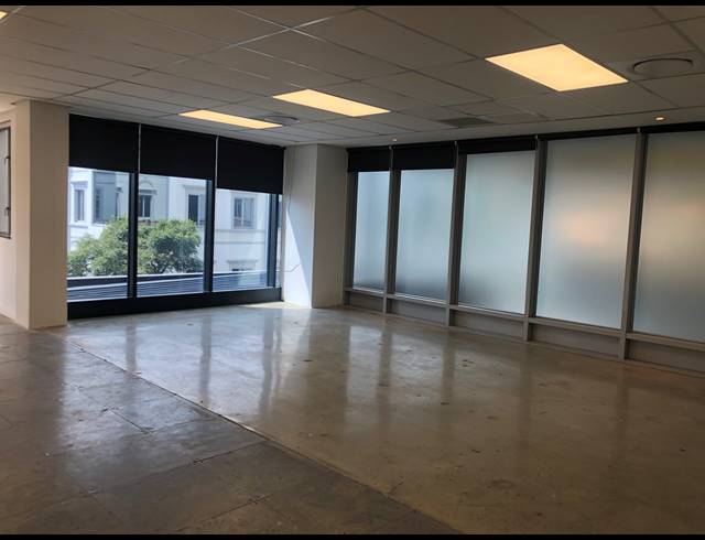 362M² OFFICE TO LET IN SANDHURST